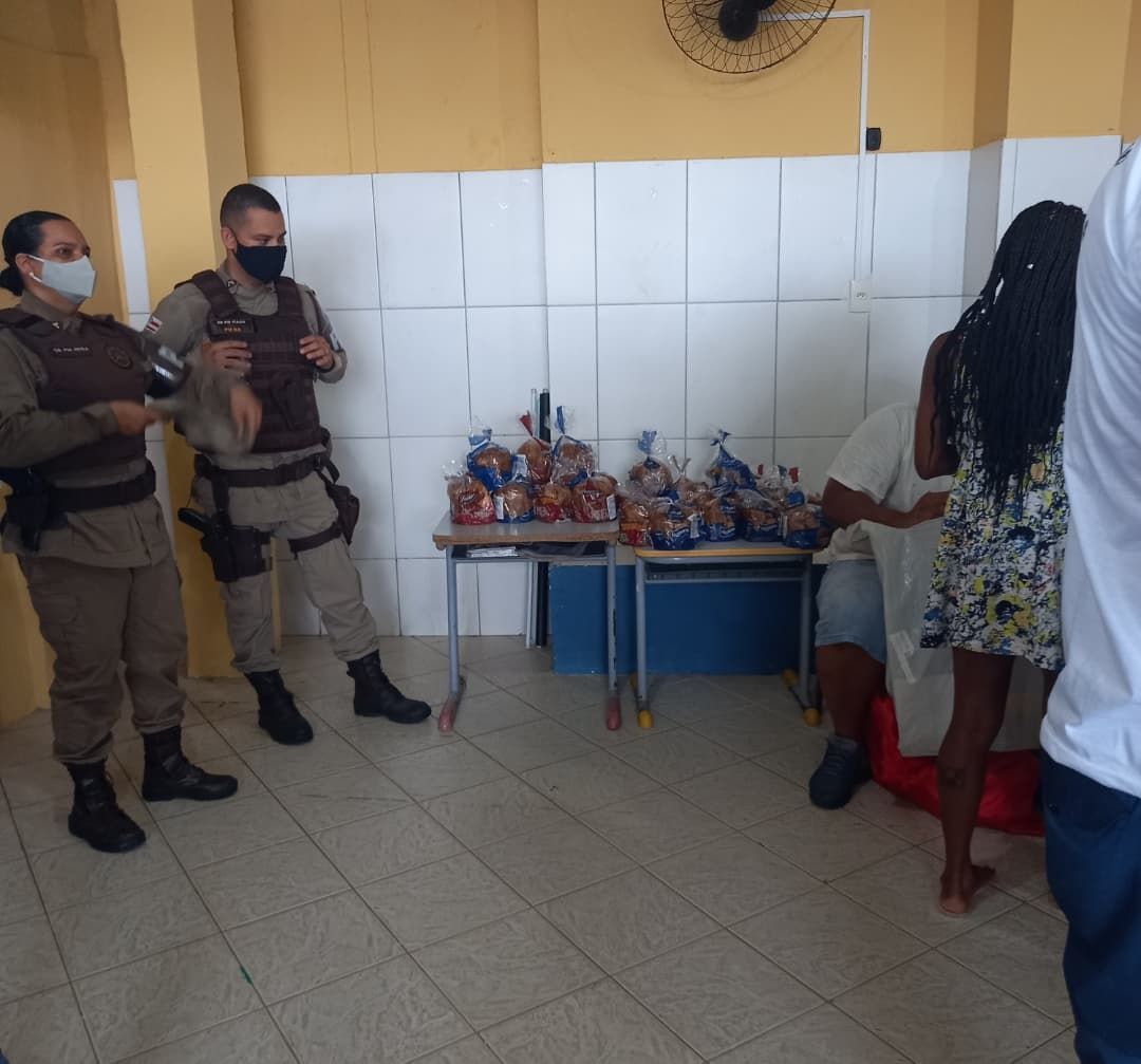 DISTRUIÇÃO DE CESTAS BÁSICAS 